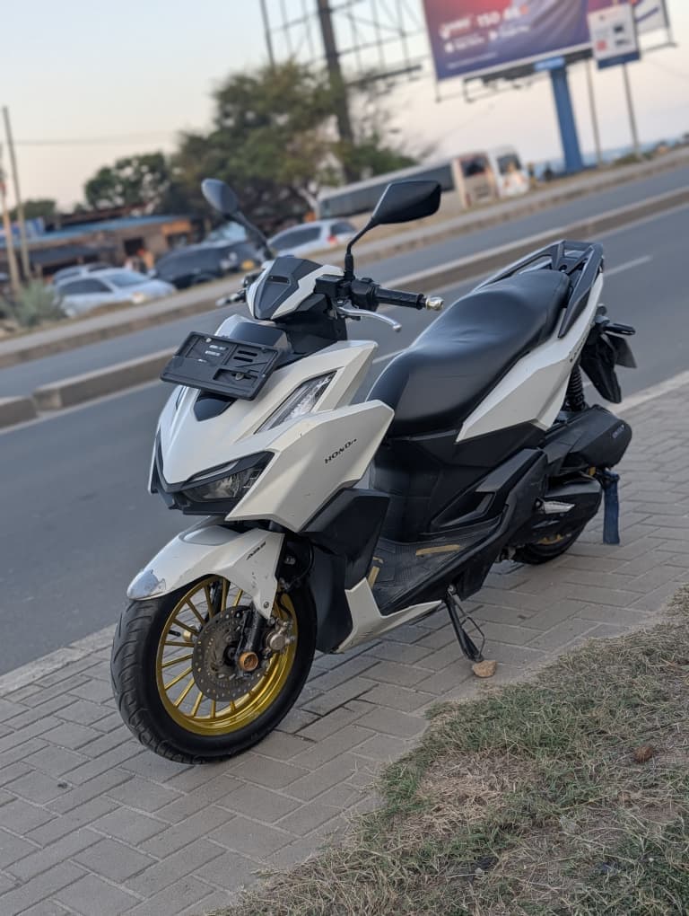 Maxi Scooter 150 — White
